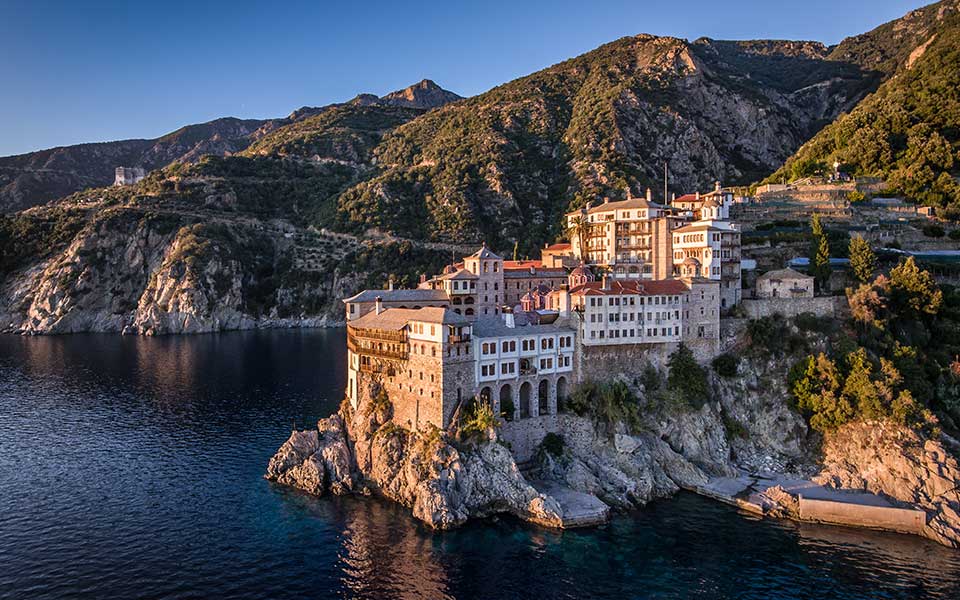 Athos, petit village en bord de mer, Grèce