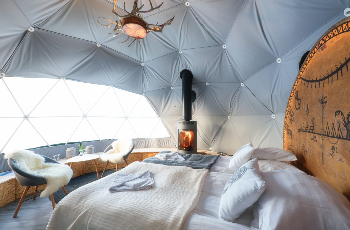 Chambre dans un igloo hôtel de neige Laponie finlandaise