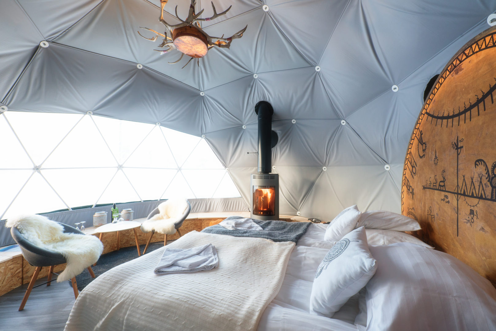 Chambre dans un igloo hôtel de neige Laponie finlandaise