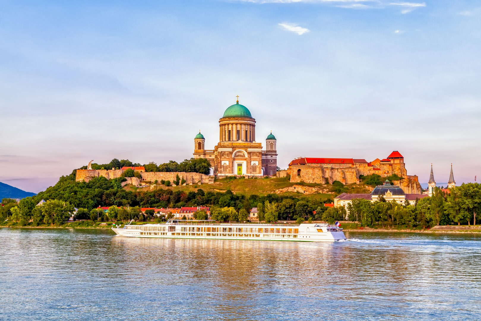 Basilique de la Sainte Vierge Marie au bord du Danube à Esztergom, Hongrie