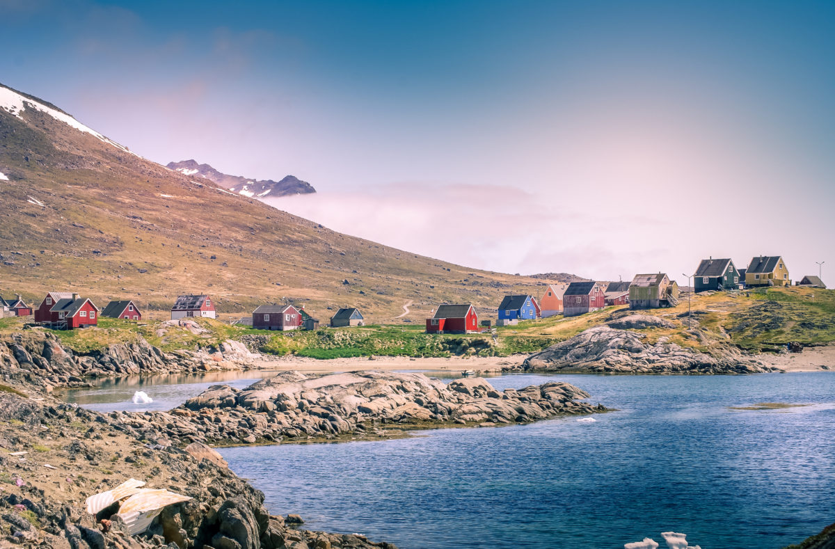 Longyearbyen et maisons colorées d'un village inuit, Spitzberg, Norvège