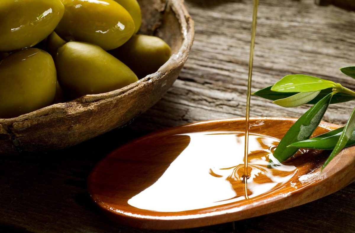 Déguster à l'huile d'olive lors d'un circuit dans les Pouilles