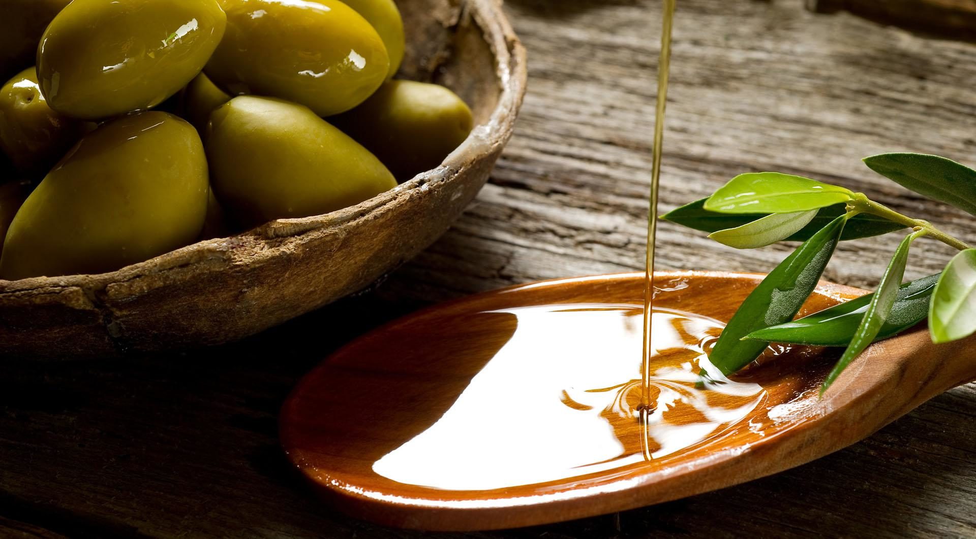 Déguster à l'huile d'olive lors d'un circuit dans les Pouilles