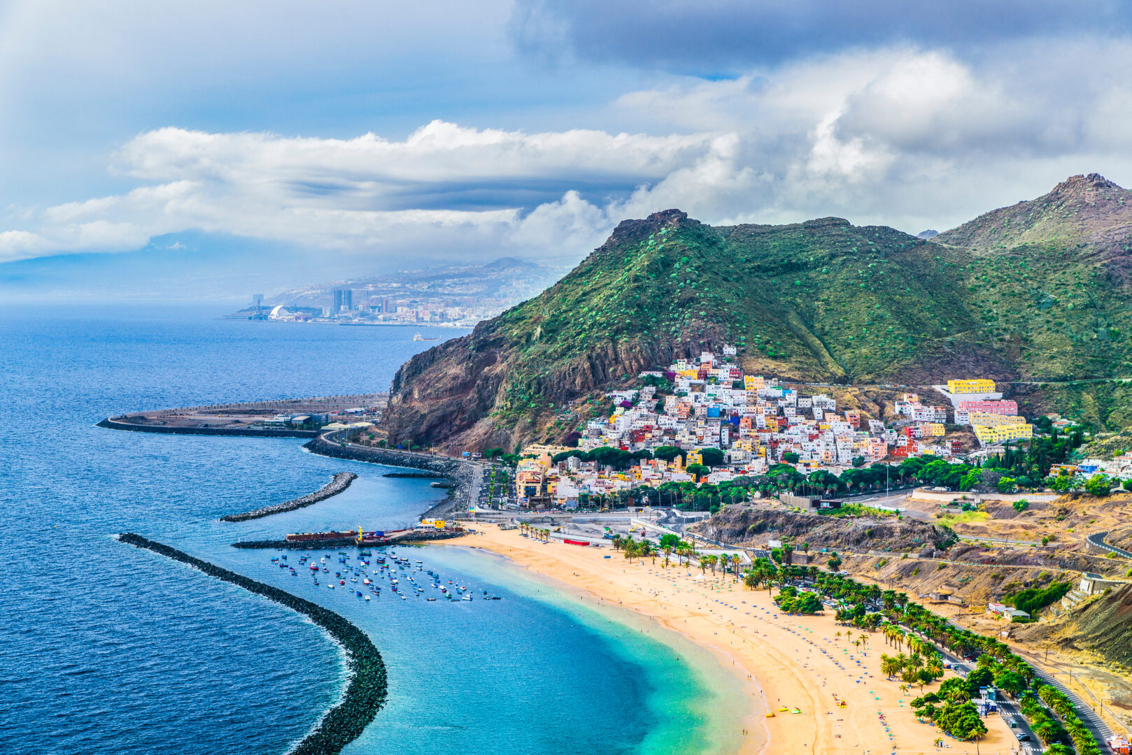 Vue de Las Teresitas et du village de San Andres, Tenerife, Canaries