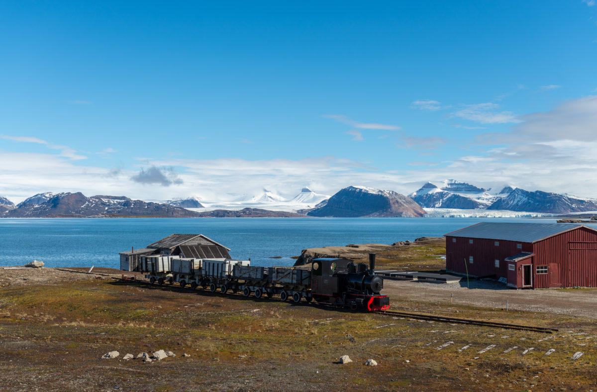 Ancien train d'extraction de charbon à Ny-Alesund, Spitzbergen, Svalbard