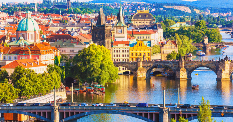 Vue panoramique sur le Pont Charles à Prague