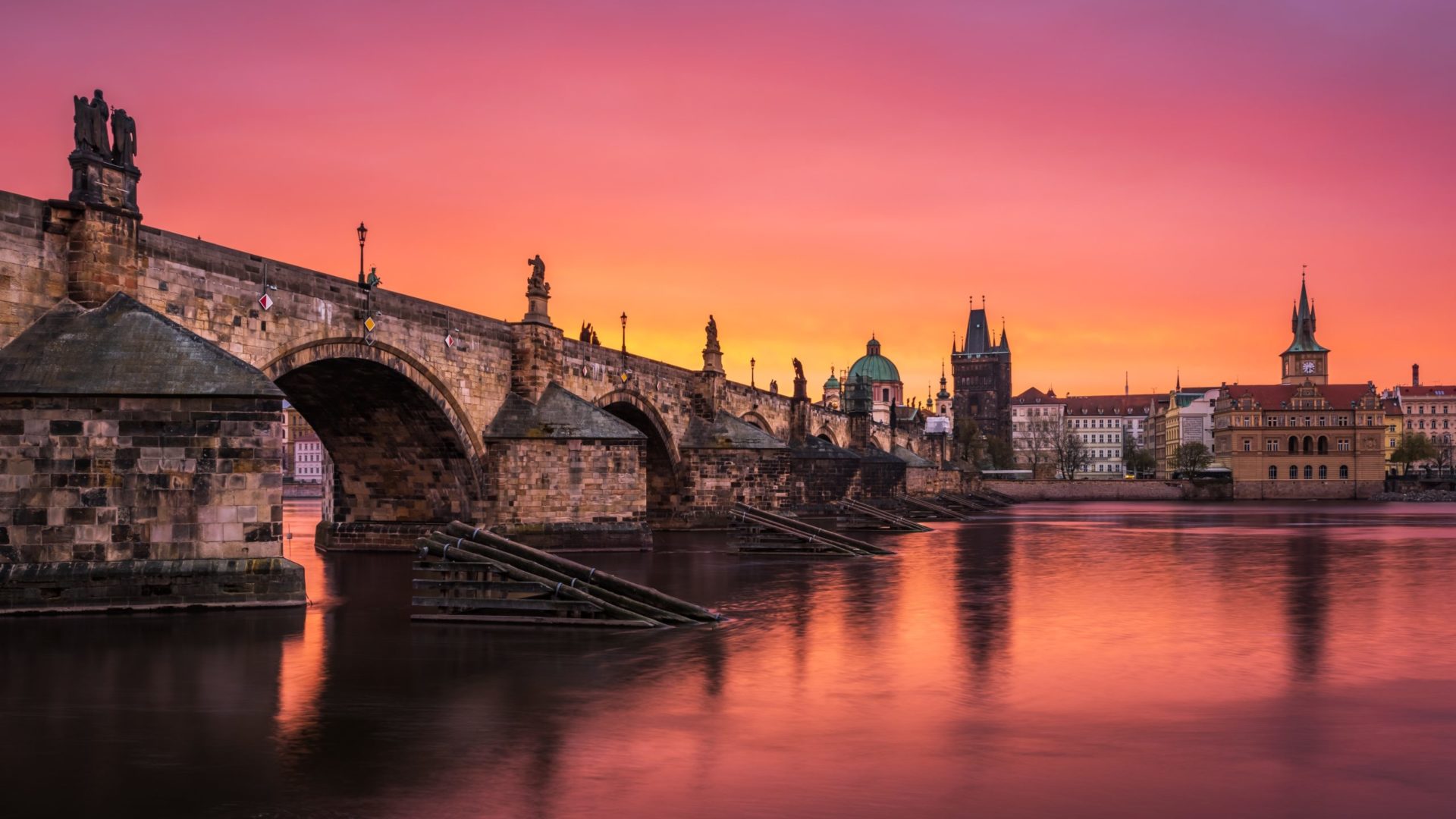 Pont Charles à l'aube, à voir à Prague, République tchèque
