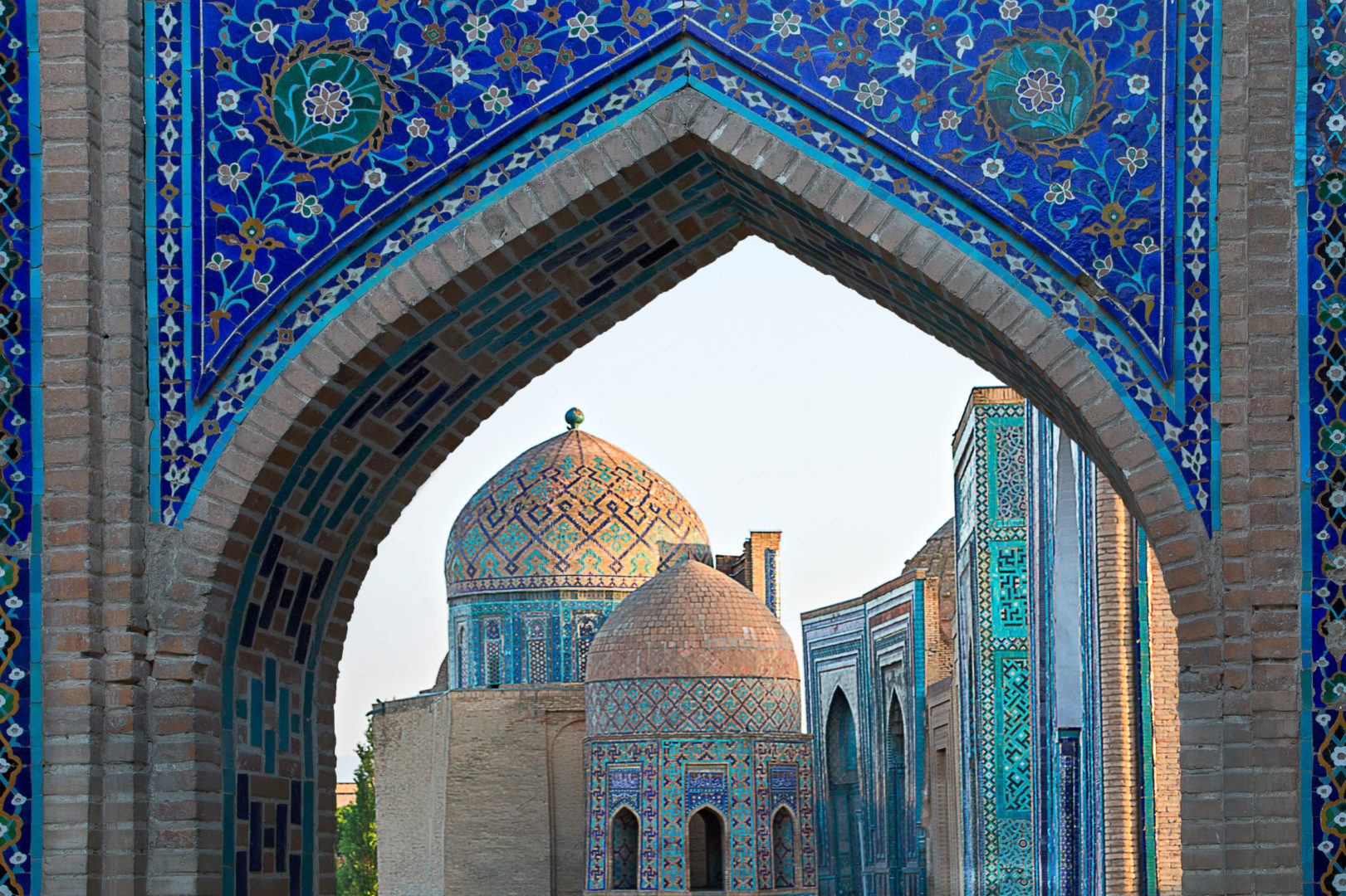 Mausolées et dômes du cimetière historique de Shahi Zinda à Samarcande, voyage en Ouzbékistan.