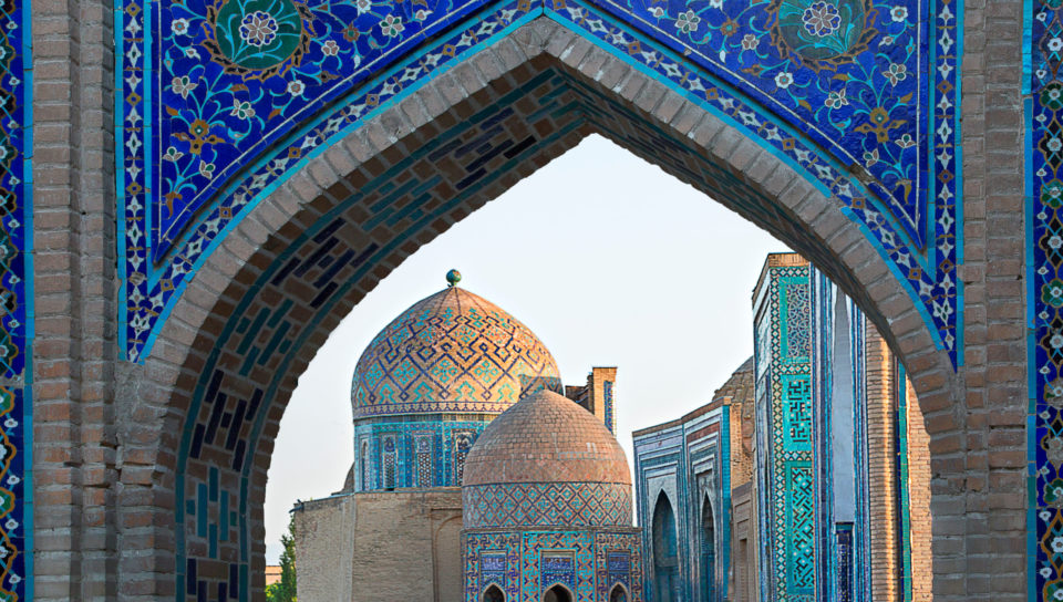 Mausolées et dômes du cimetière historique de Shahi Zinda à Samarcande, voyage en Ouzbékistan.