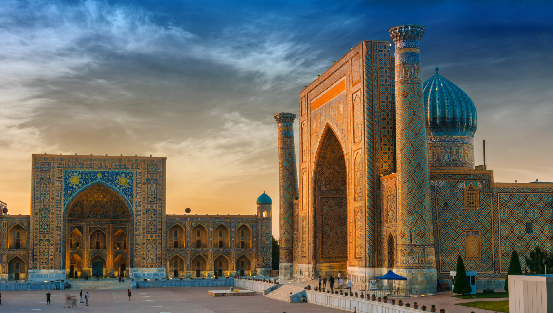 Registan, place publique au cœur de l'ancienne ville de Samarkand, voyage en Ouzbékistan