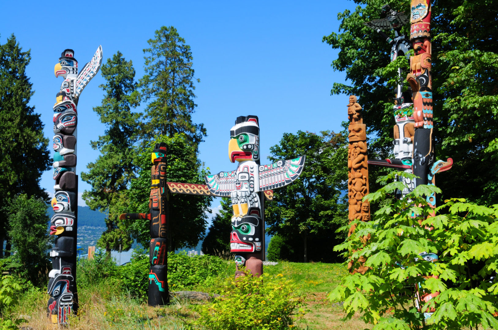 Totems dans le parc Stanley à Vancouver, voyage au Canada