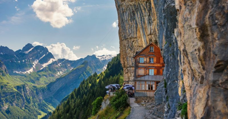 Manger en groupe à l'auberge Aescher en Suisse orientale