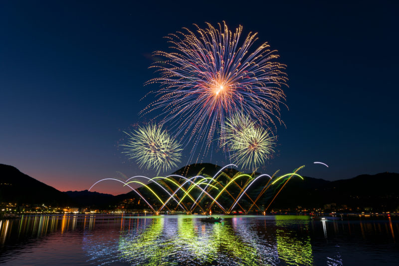 Feux d'artifice au Tessin à Nouvel An