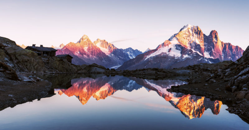 Coucher de soleil sur le lac Blanc face au mont Blanc