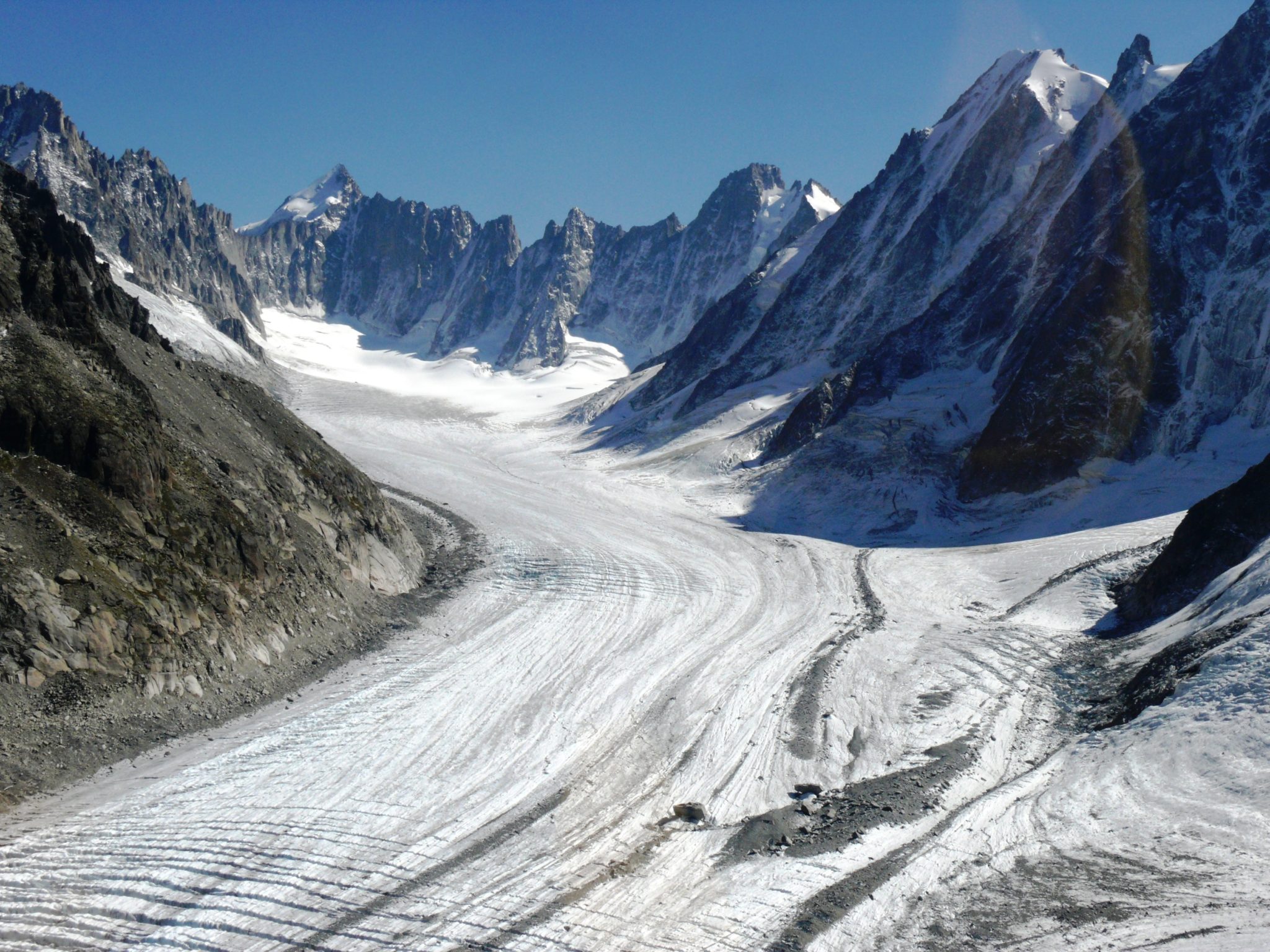 shutterstock_689953603 Glacier of Argentière in the French Alps, valley