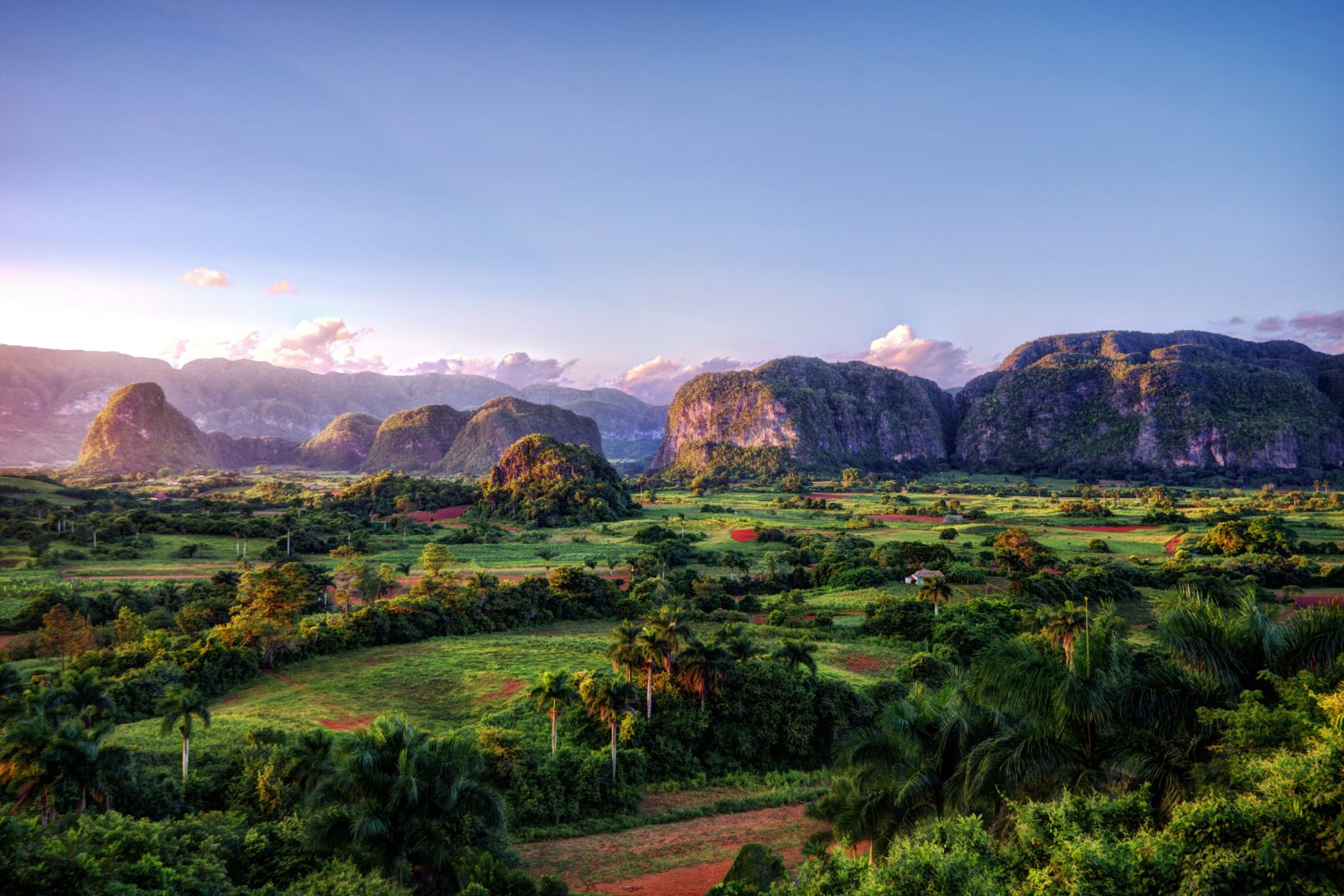 Panorama sur la Vallée de Vinales à Cuba