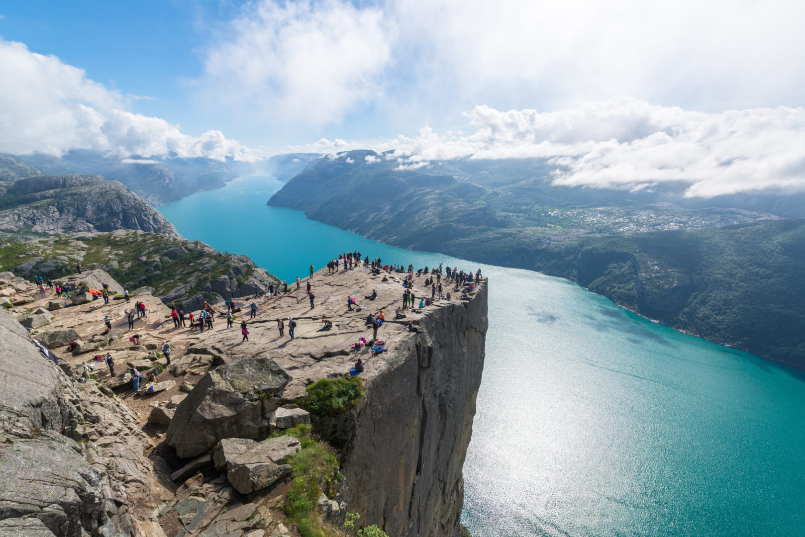Cliff Preikestolen dans le fjord Lysefjord - Norvège