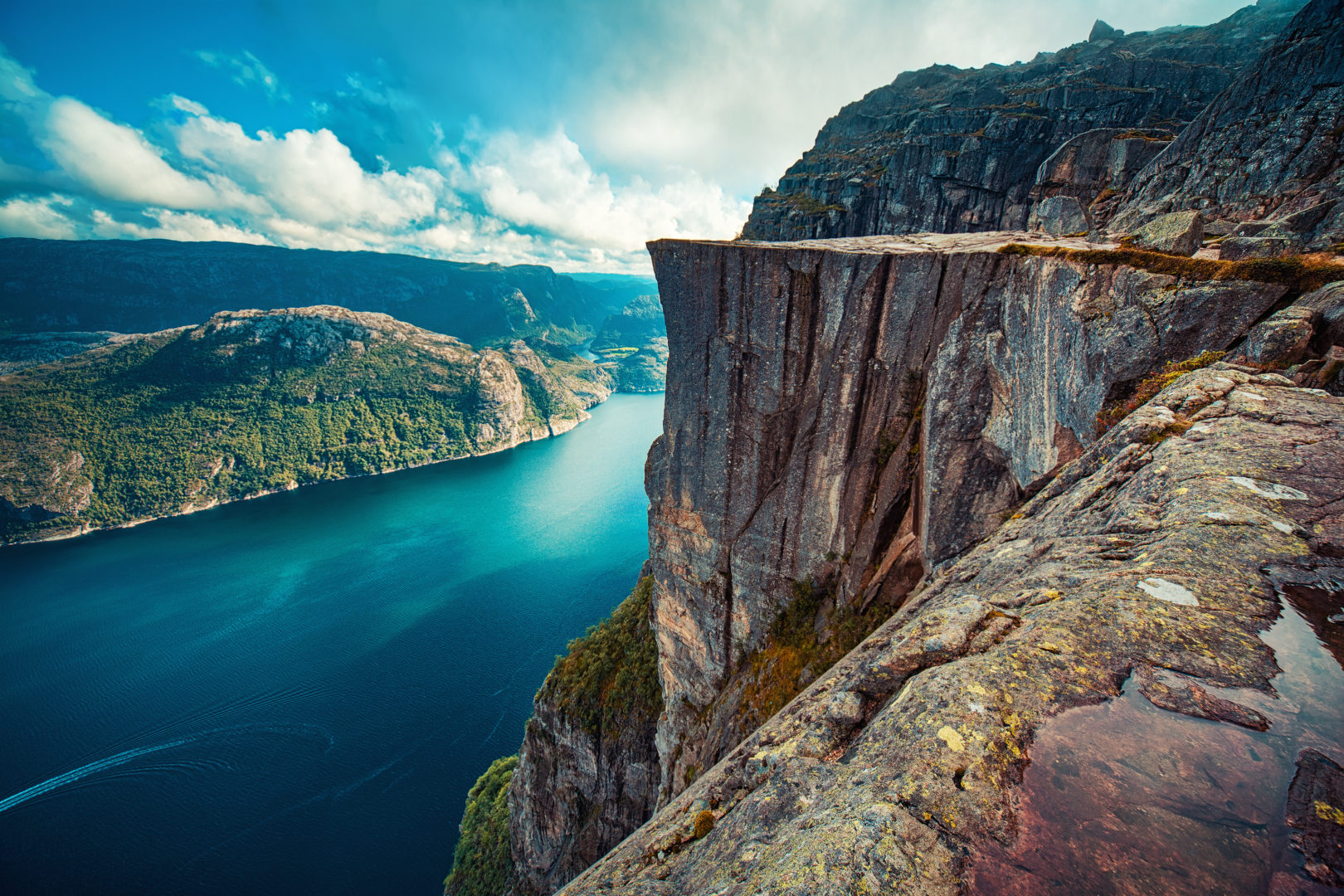 Preikestolen - célèbre falaise des montagnes norvégiennes