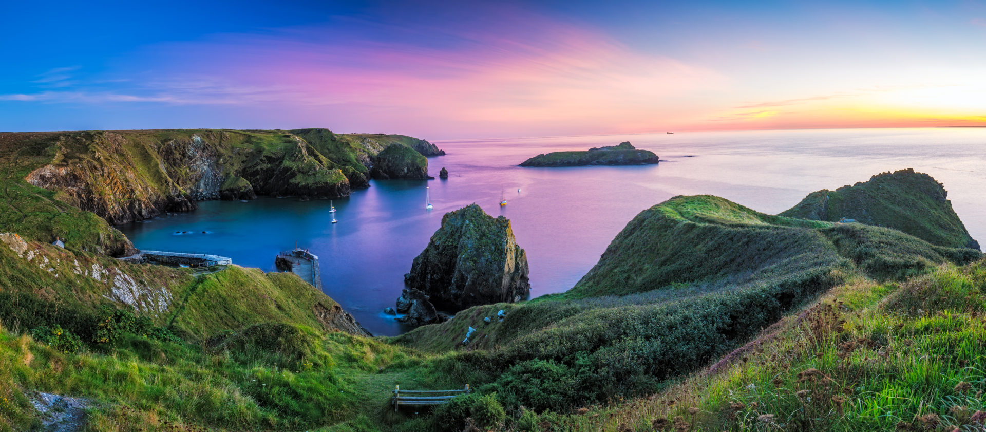 Panorama de Mullion Cove à Cornwall au Royaume-Uni
