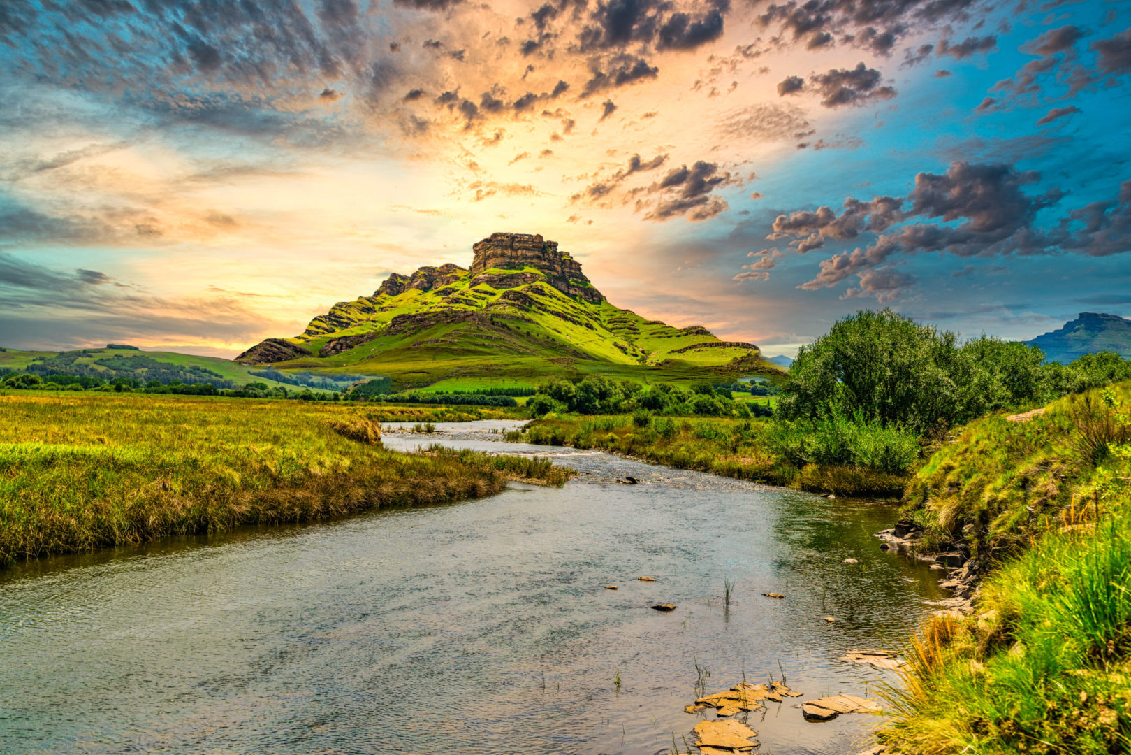 Rivière dans les montagnes du Drakensberg, voyage au Lesotho