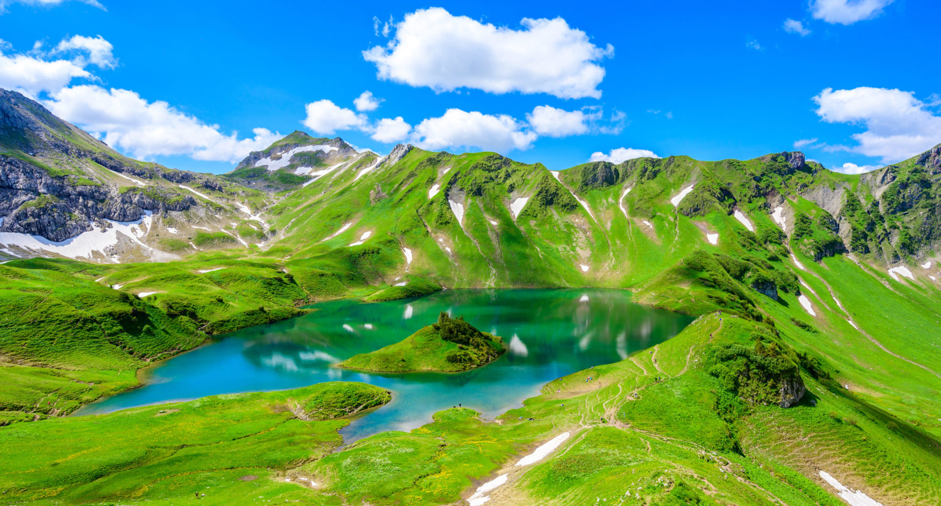 Lac dans les alpes de l'Allgaeu en Bavière, Allemagne