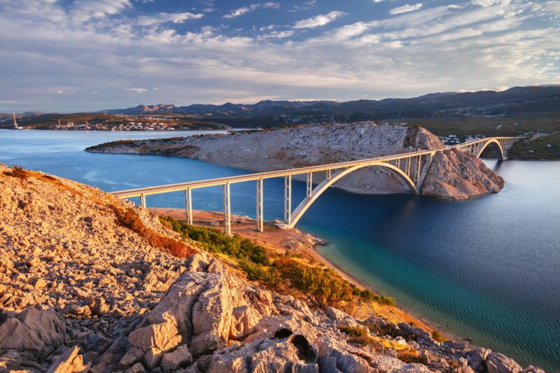 Pont de Krk, qui relie l'île croate de Krk au continent, péninsule d'Istrie, Croatie