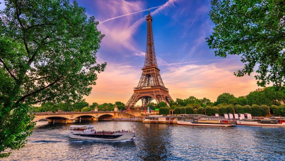 Tour Eiffel à Paris voyage sur la Seine