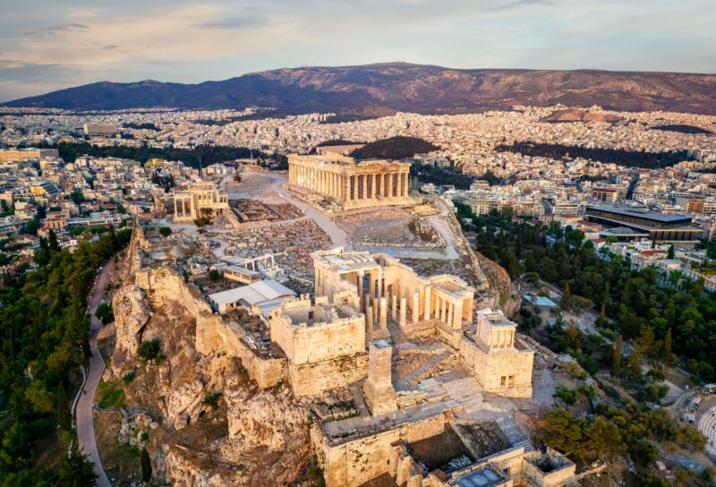 Vue aérienne sur le temple du Parthénon à l'Acropole d'Athènes au coucher du soleil, voyage en Grèce