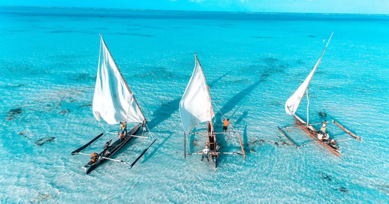 Bateau de pêcheur au Zanzibar, océan Indien