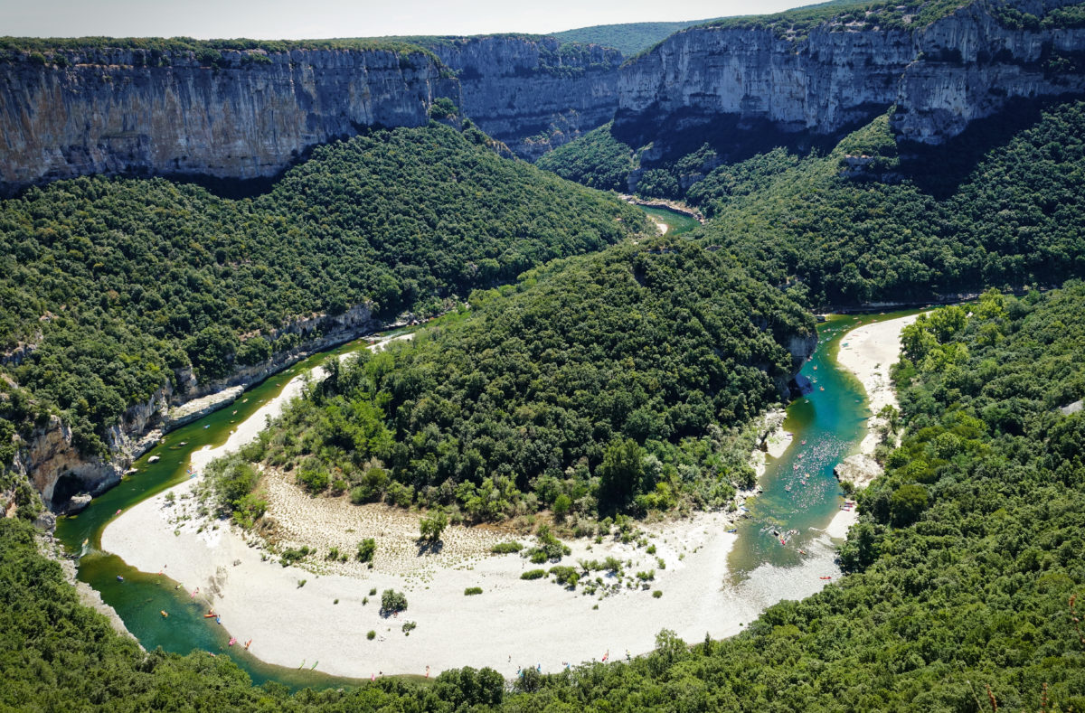 Les gorges de l'Ardèche, au sud de la France