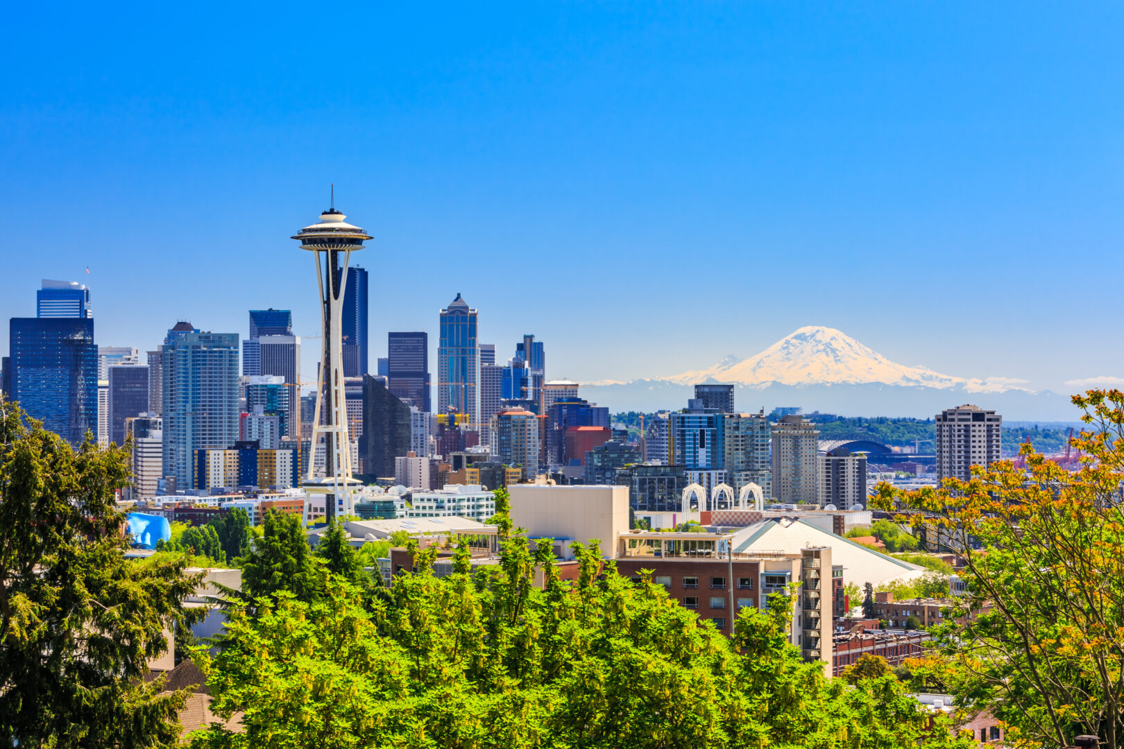 Vue sur Seattle avec le Space Needle et le Mont Rainier