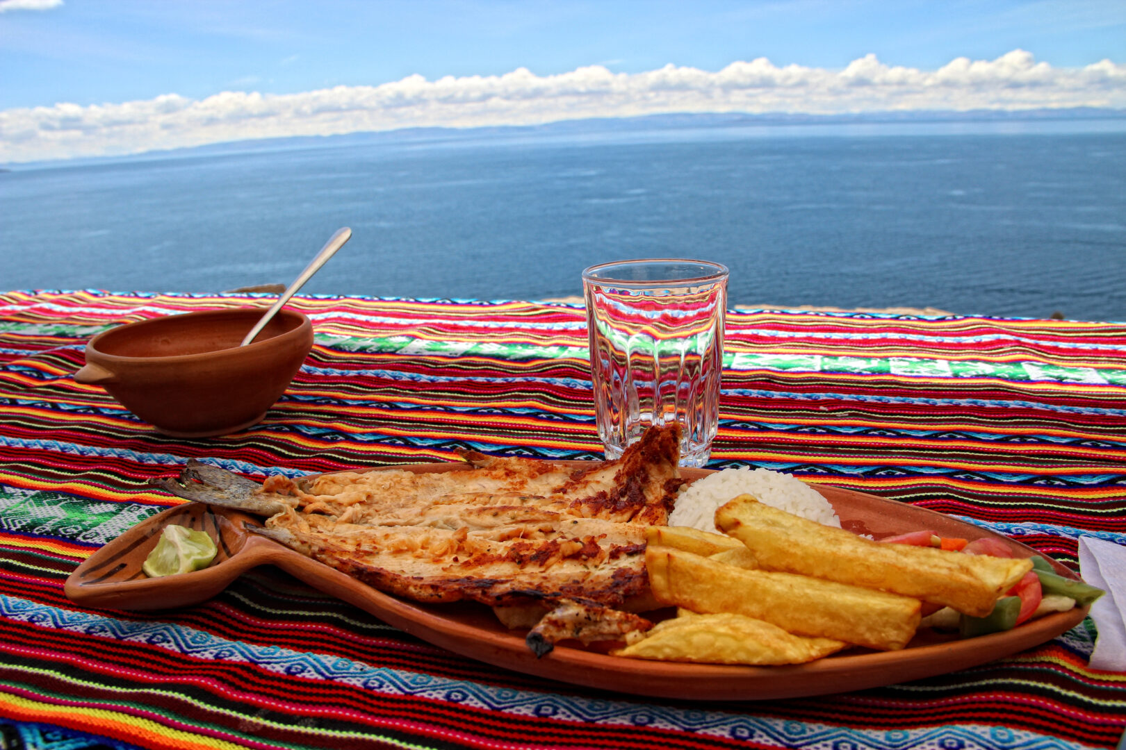 Repas typique sur l'île de Taquile, sur le lac Titicaca au Pérou