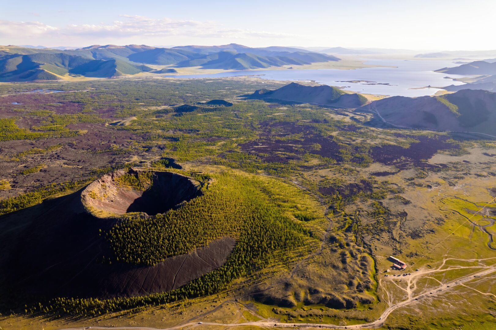 Le volcan Horgo et le lac Terkhiin Tsagaan Nuur en Mongolie