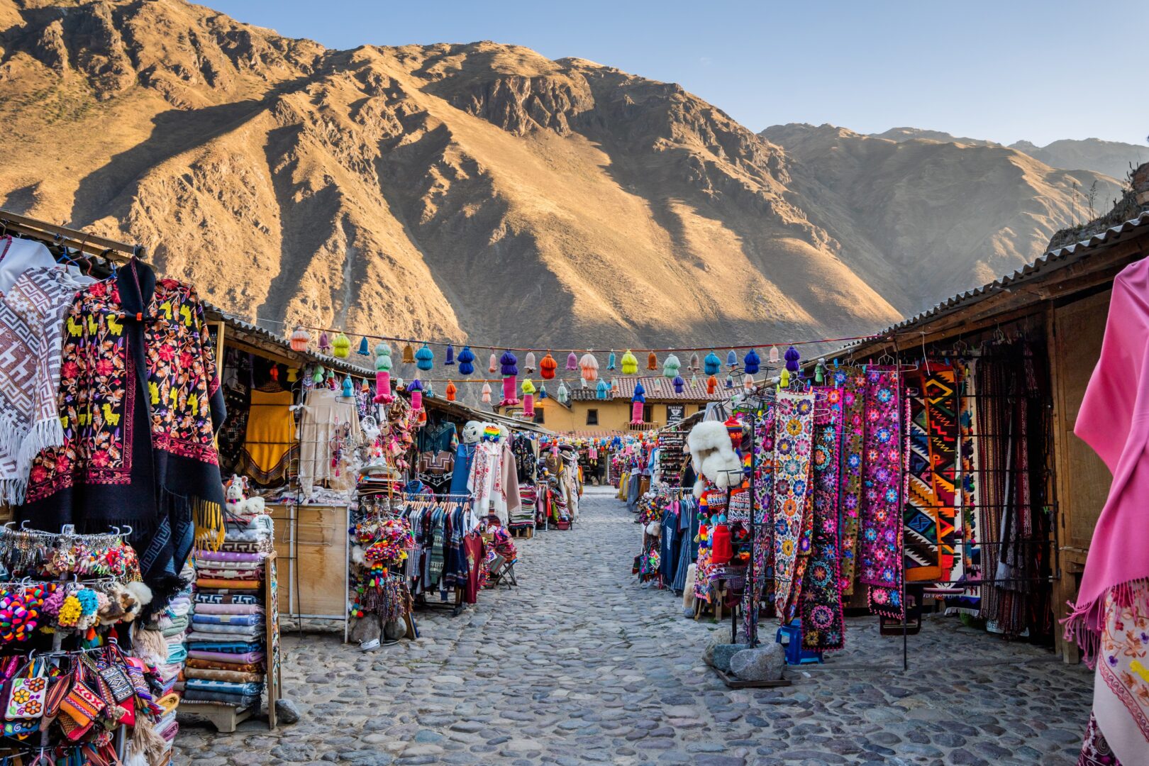 Artisanat andin dans la ville traditionnelle d'Ollantaytambo au Pérou