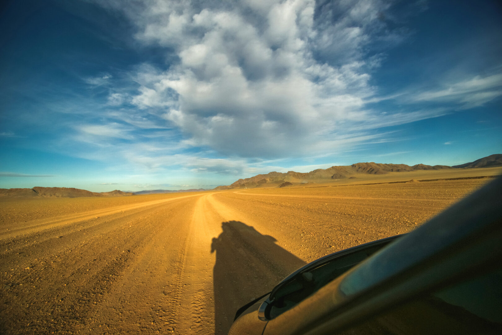 Route en Mongolie, photo prise d'un 4x4