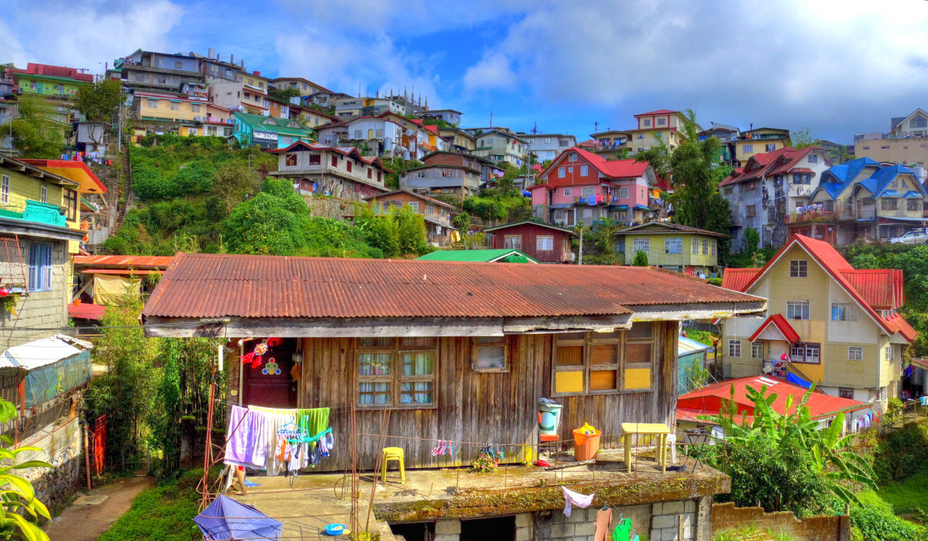Bâtiment résidentiel sur les hauteurs de la colline de Baguio City, Philippines