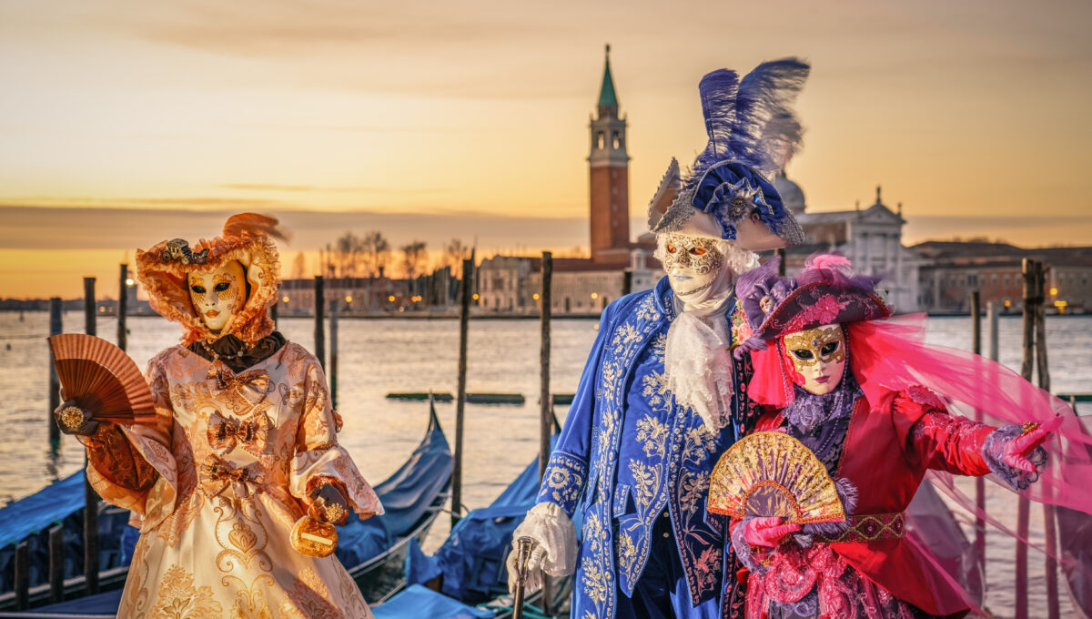 Carnaval de Venise, personnes en costumes