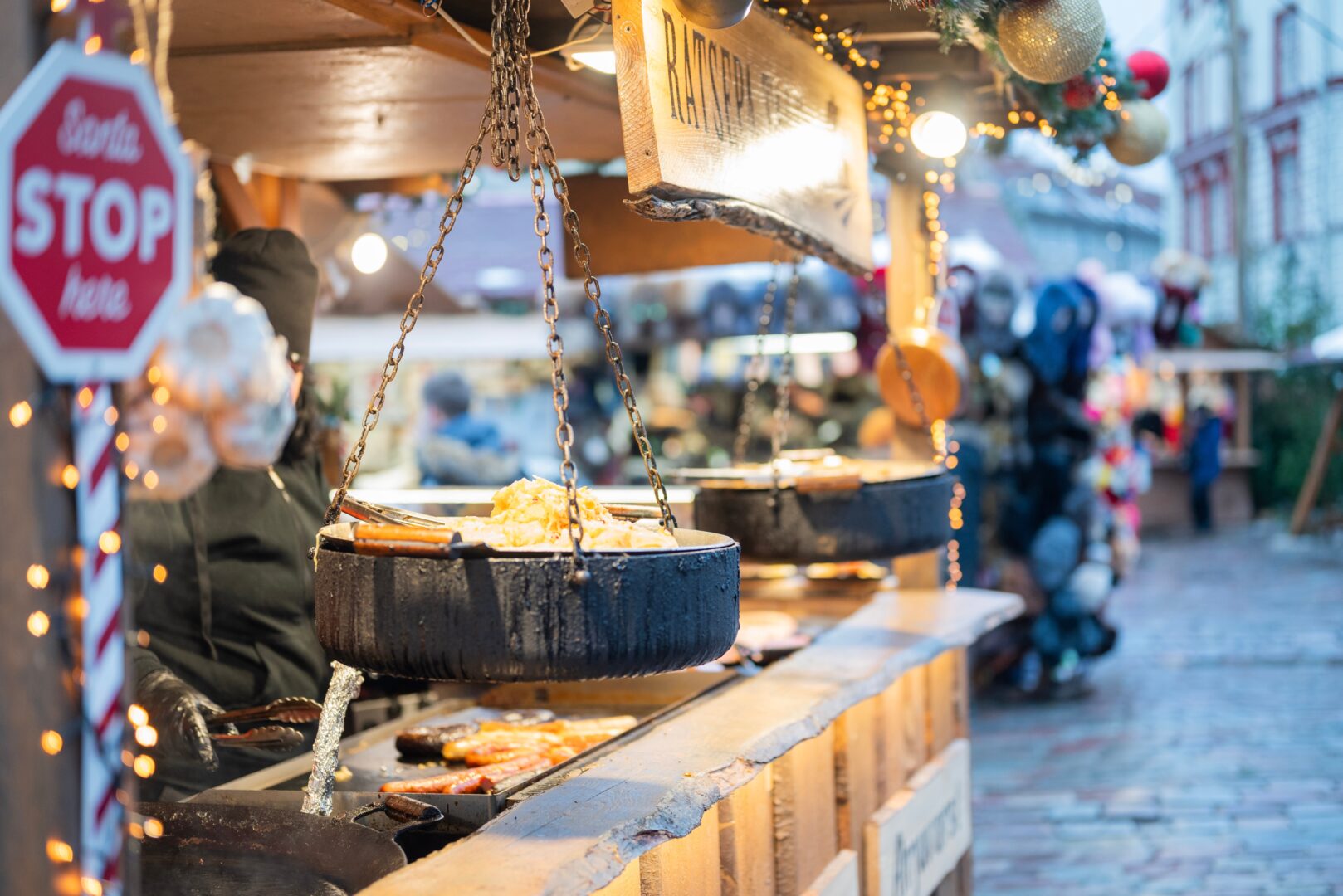 Marché de Noël à Tallinn, un stand gourmand, Estonie
