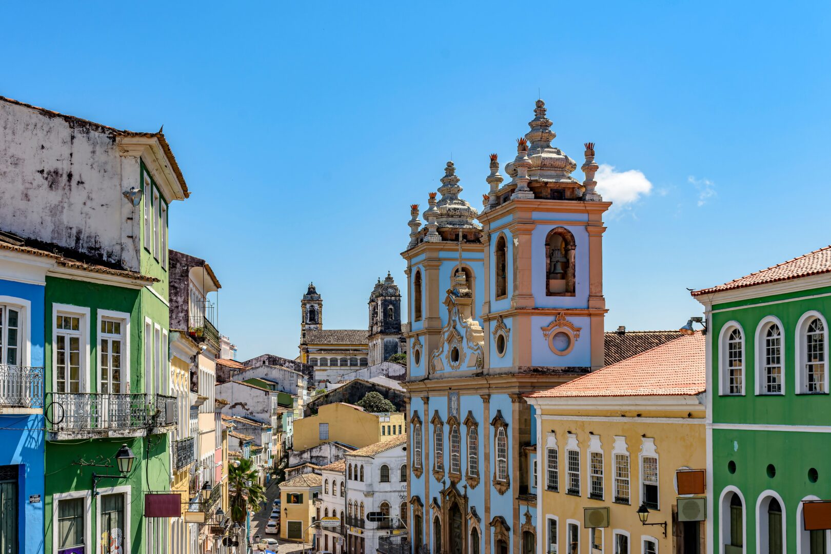 Bâtiments historiques et églises baroques dans le célèbre quartier du Pelourinho à Salvador de Bahia, Brésil