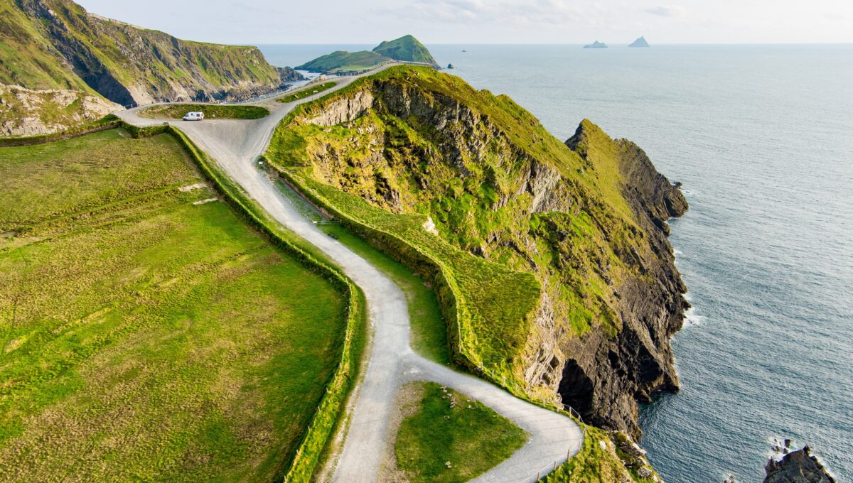 Route sur les falaises de Kerry, Irlande