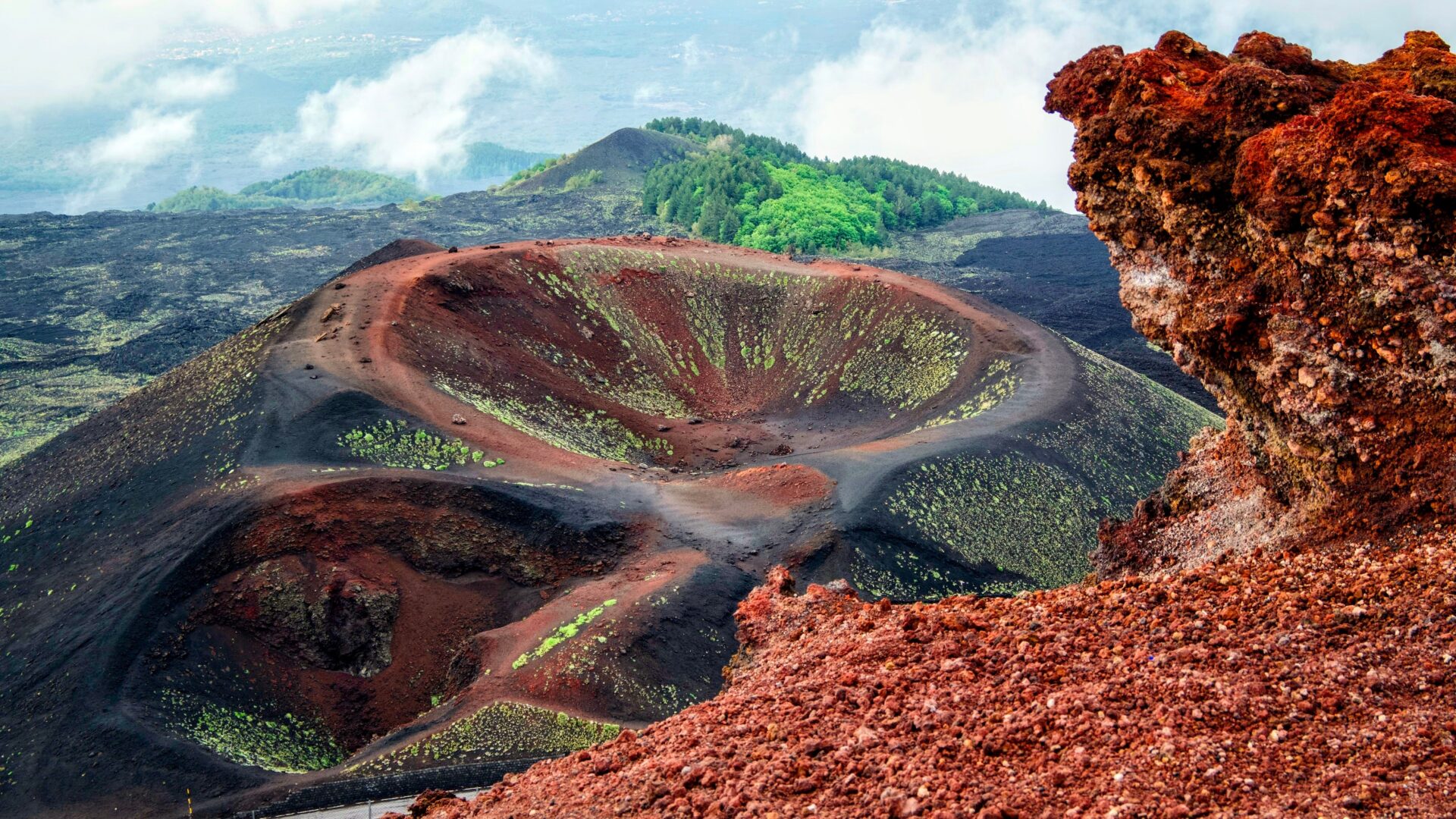 Cratères de Silvester, fontaines volcaniques colorées aux alentours du mont Etna, Sicile